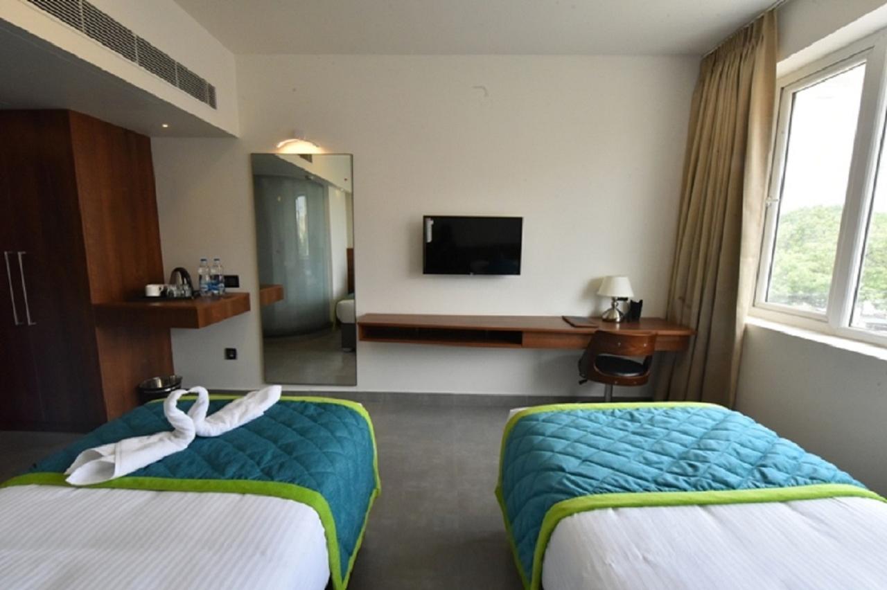 Vivid A Boutique Hotel Tiruchirappalli Exterior photo